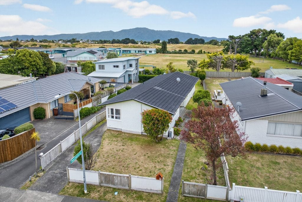 75 Gray Avenue, Paraparaumu Beach, Paraparaumu - Carousel 2