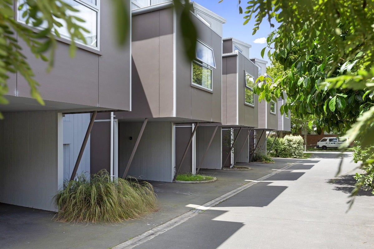 2/3 Grove Road, Addington, Christchurch - Carousel 1