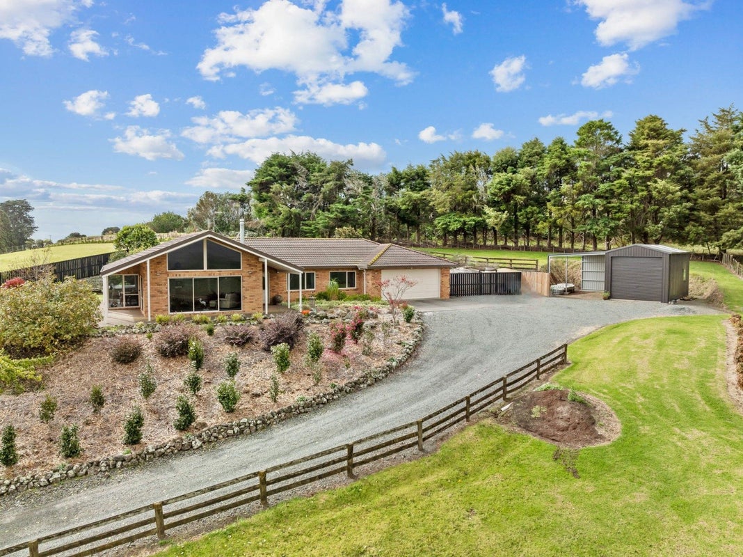 41 Apotu Park Lane, Kamo - Carousel 1
