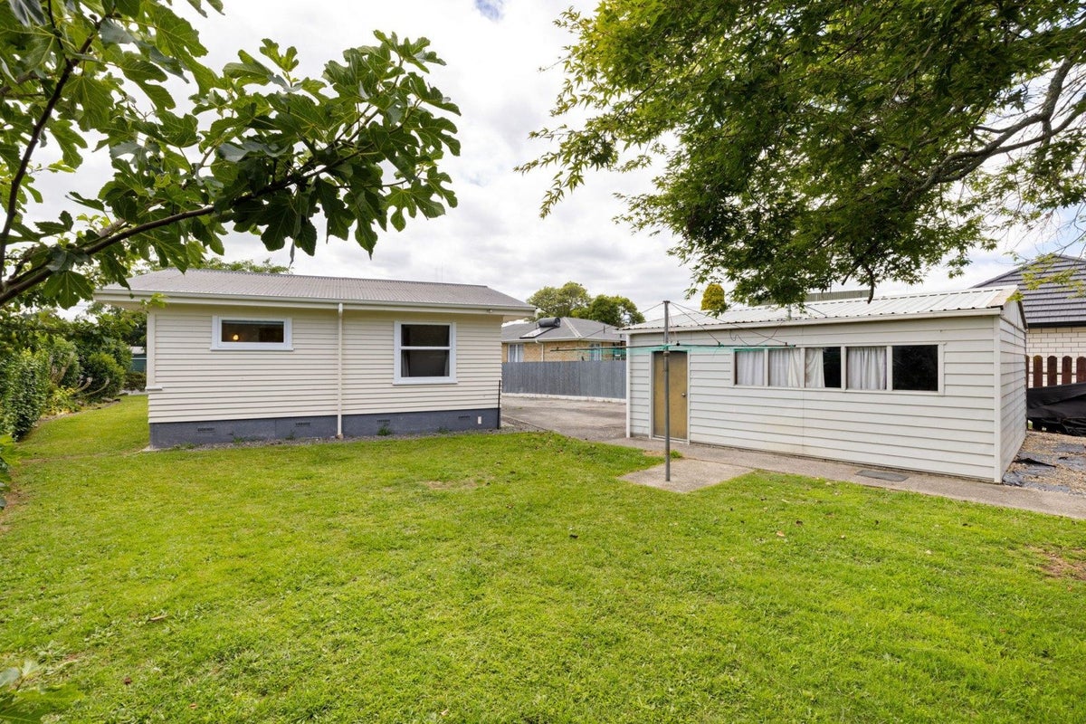 20 Jeanette Street, Glenview, Hamilton - Carousel 2