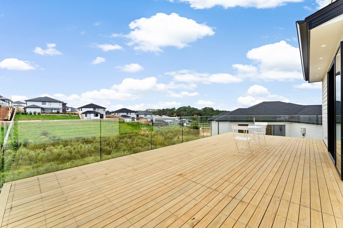 5 Crows Road, Swanson, Auckland - Carousel 1