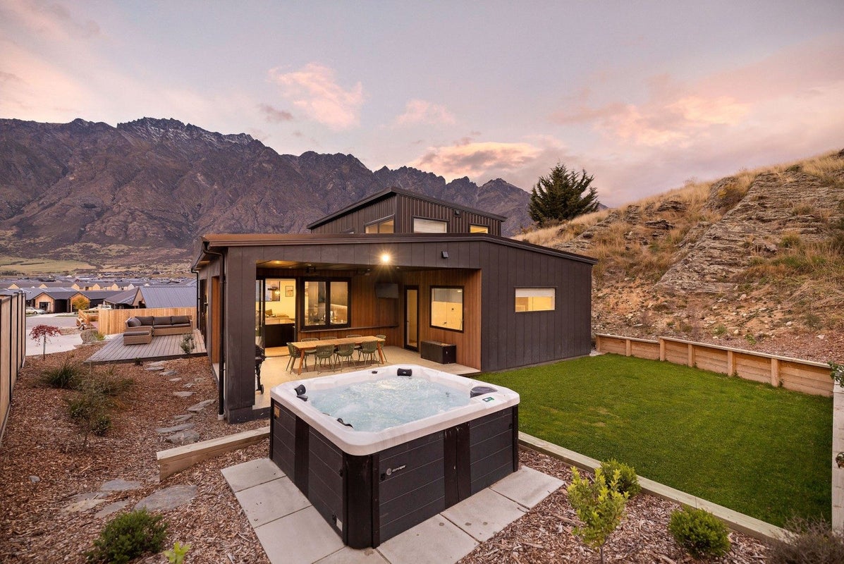 34 Friesian Close, Jacks Point, Queenstown - Carousel 1