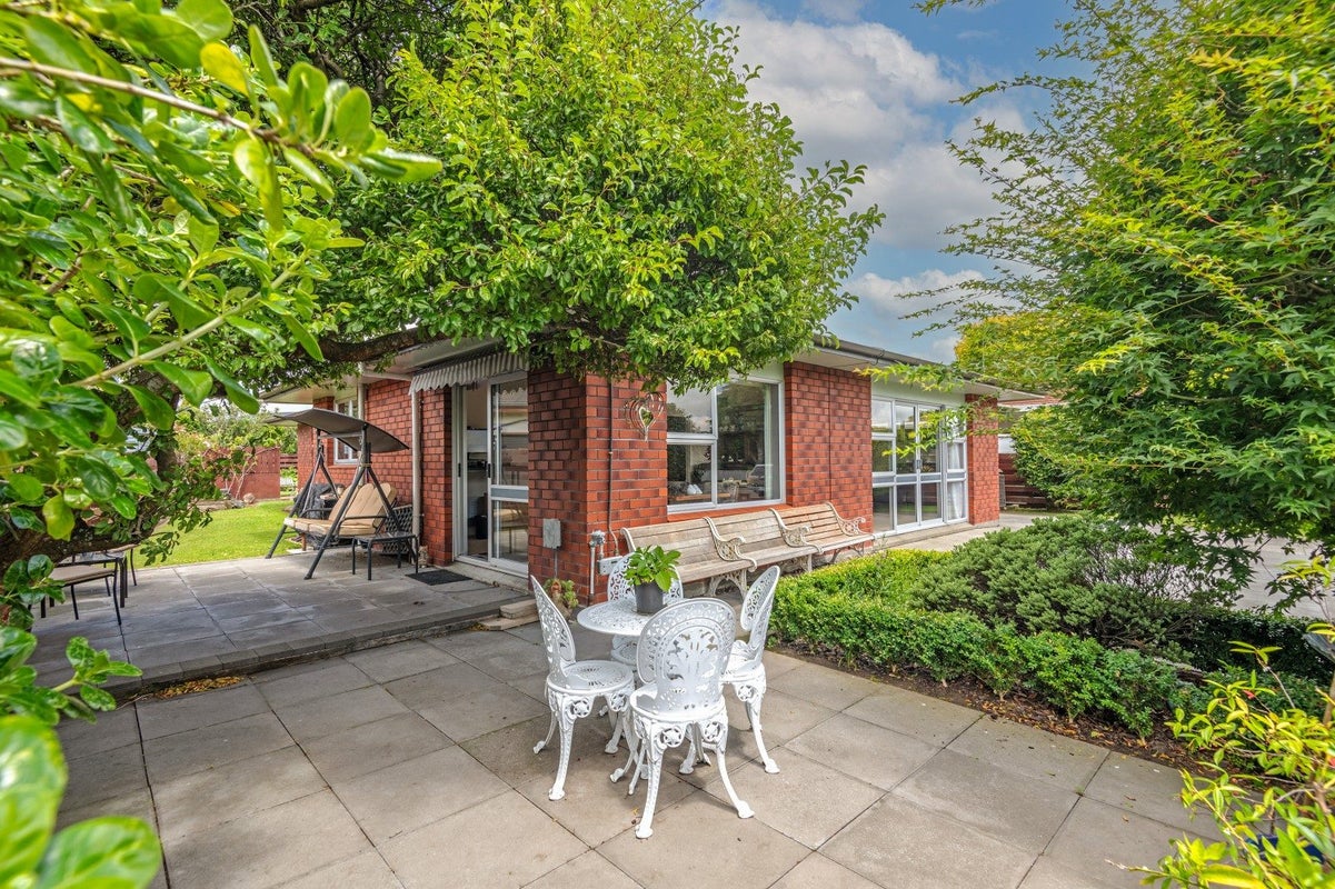 120 Benmore Avenue, Cloverlea, Palmerston North - Carousel 2