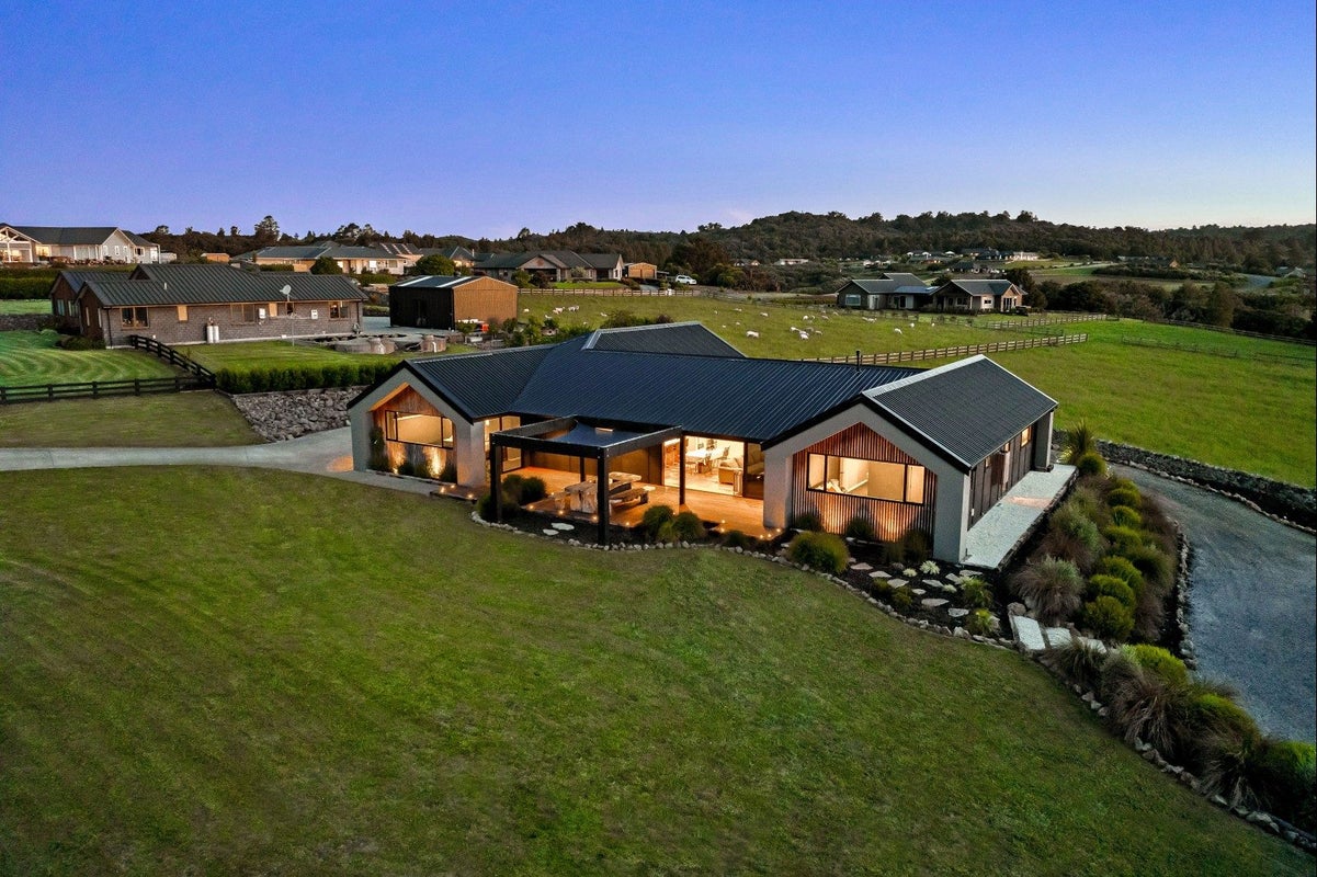 17 Capstone Place, Te Kamo, Whangarei - Carousel 1