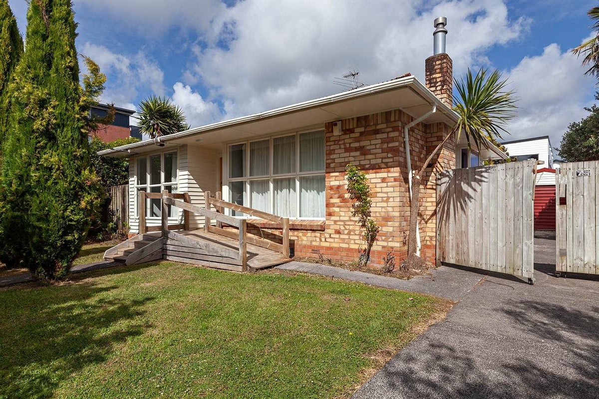 4 Wilsher Crescent, Henderson, Auckland - Carousel 1