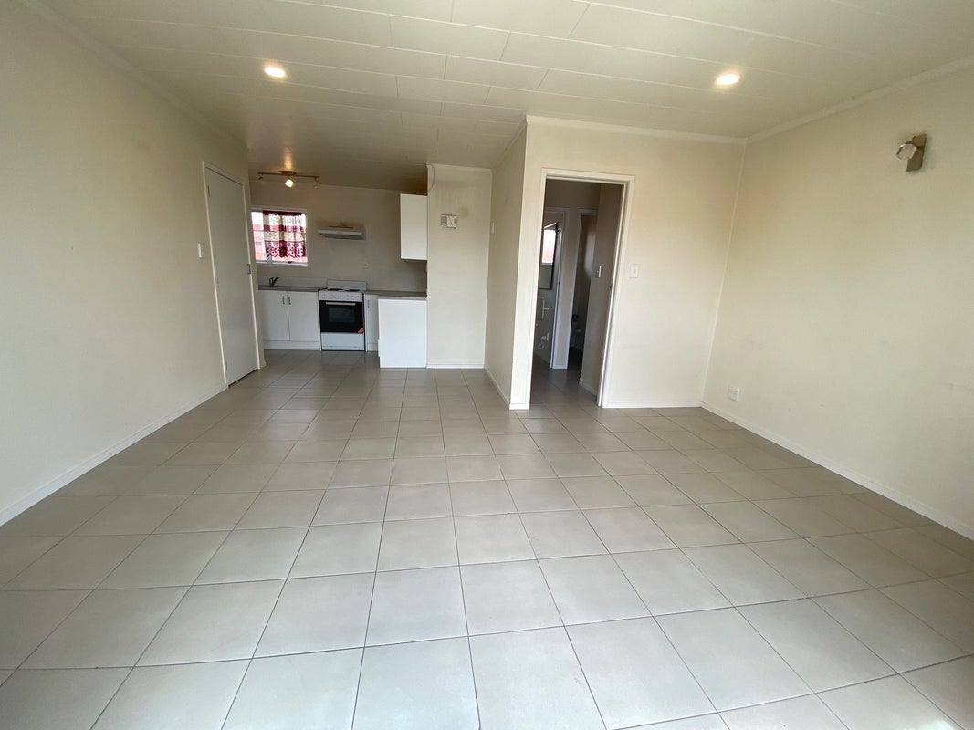1/104 View Road, Sunnyvale, Auckland - Carousel 2