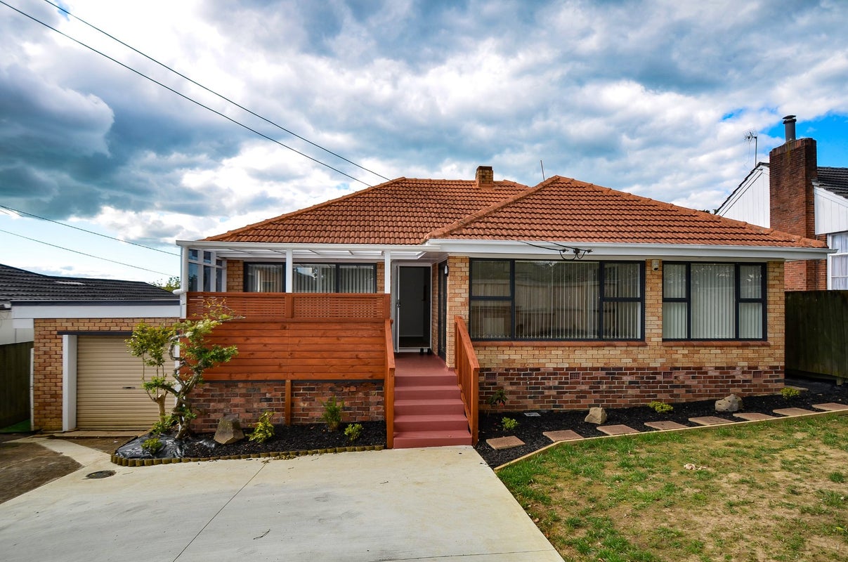 672 Pakuranga Road, Howick, Auckland - Carousel 1
