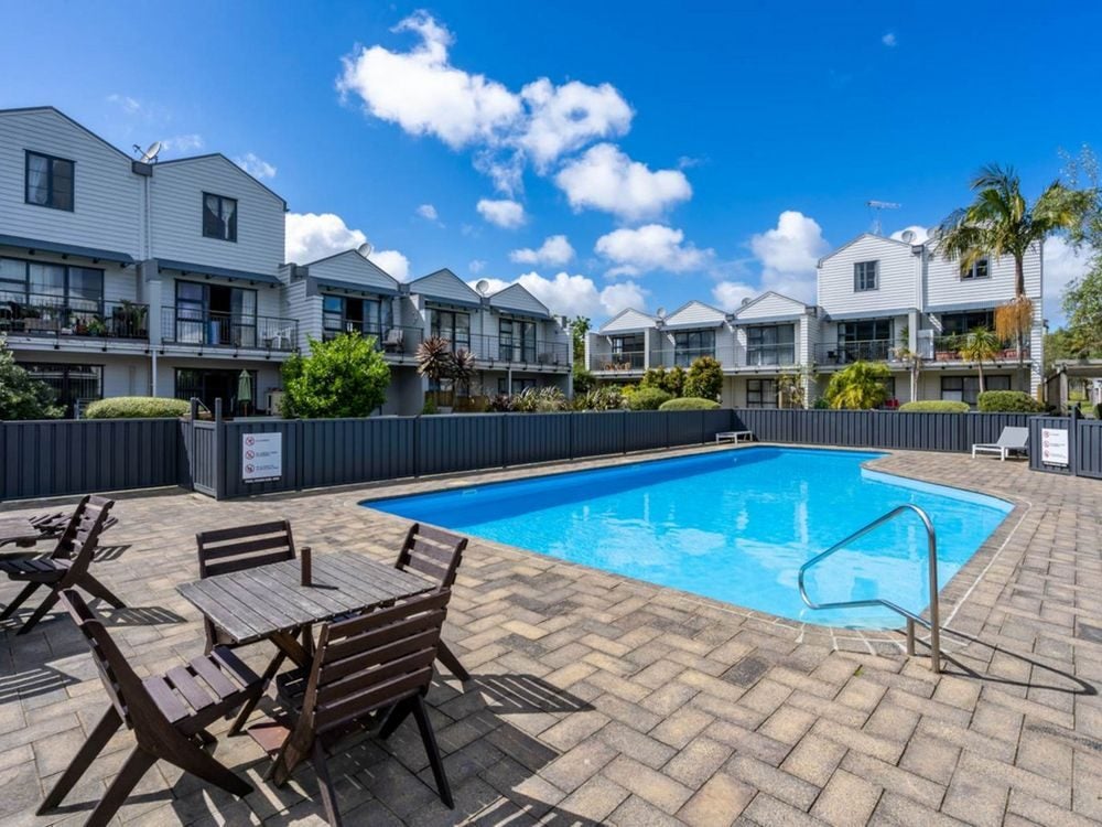 27/5 Carolina Place, Albany, Auckland - Carousel 16