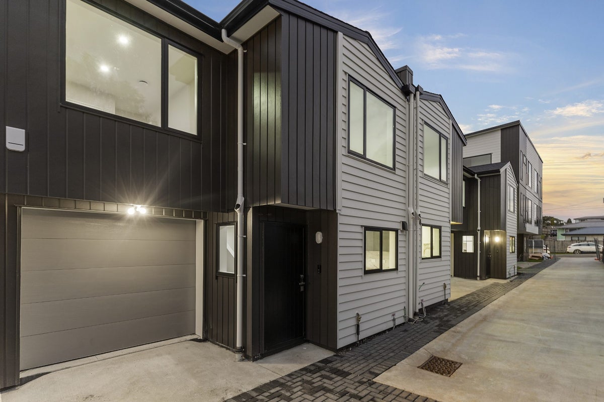 166C Rathgar Road, Henderson, Auckland - Carousel 1