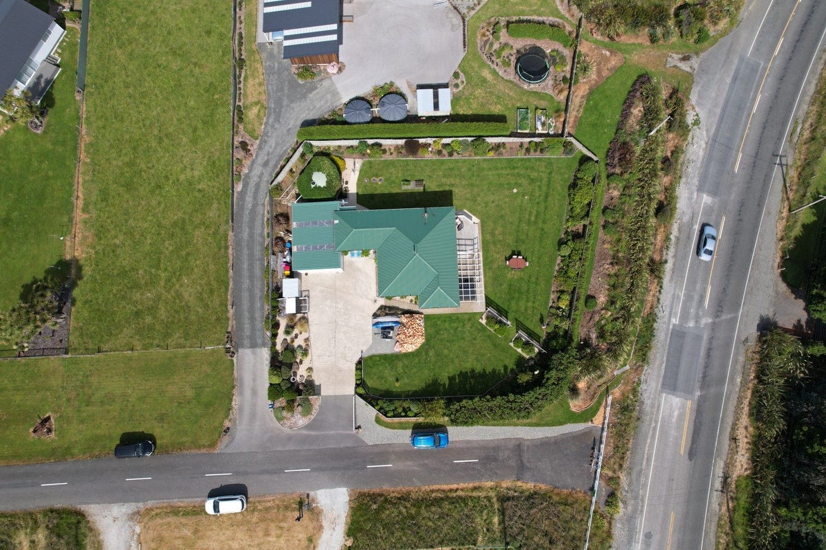 2 Neva Street, Invercargill - Carousel 24