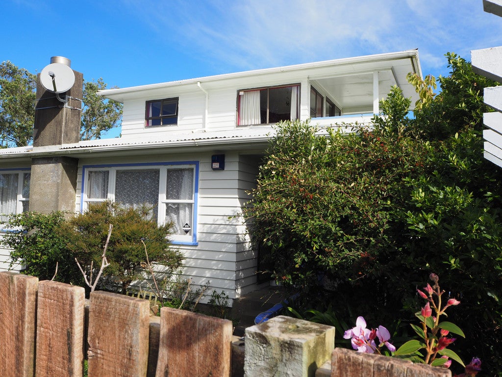 3 Pelorous Street, Paparangi, Wellington - Carousel 1