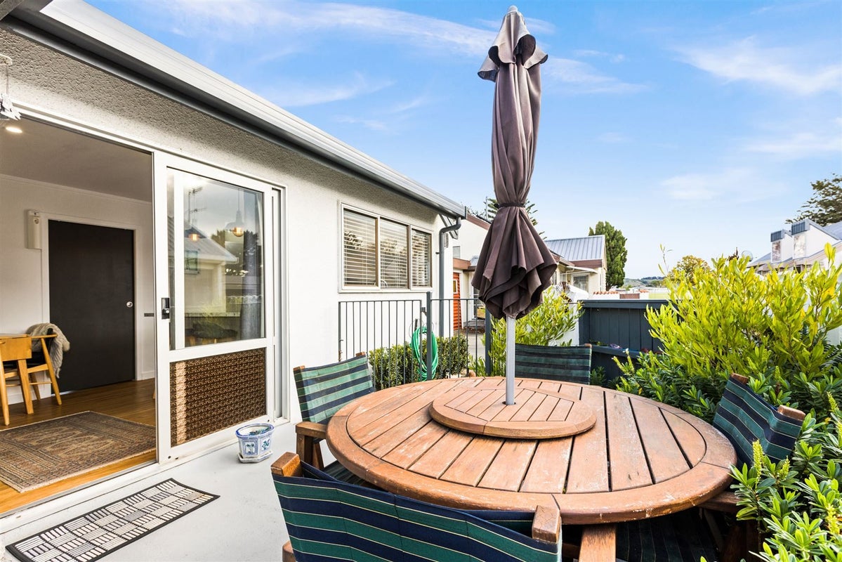 2/249 TARADALE RD, GREENMEADOWS, NAPIER - Carousel 2