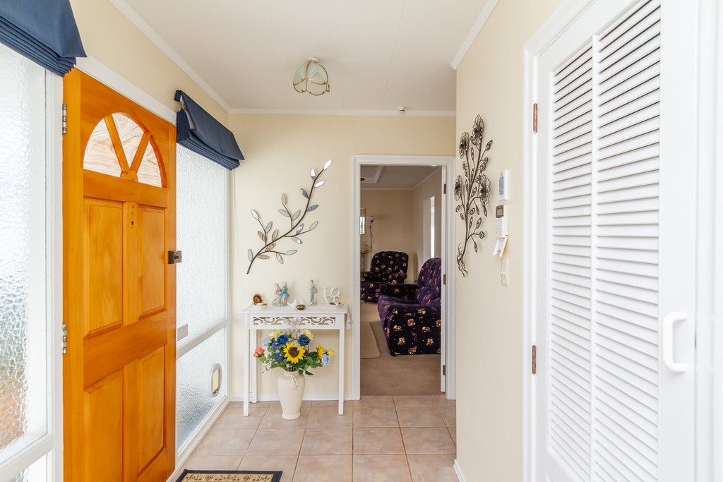 37 Karamu Crescent, Wainuiomata, Lower Hutt - Carousel 2