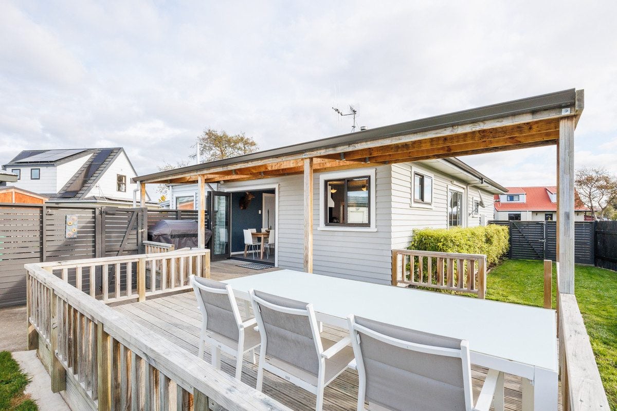 15 Suzanne Grove, Kelvin Grove, Palmerston North - Carousel 2