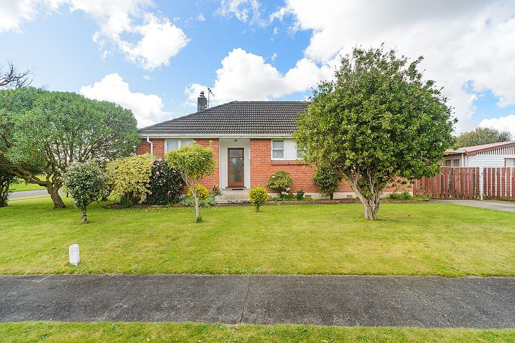 60 Exeter Crescent, Takaro, Palmerston North - Carousel 2