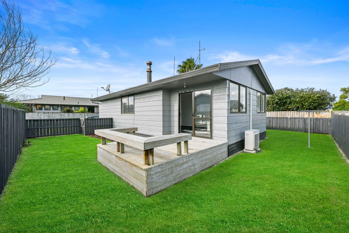 10 Gillett Lane, Enderley, Hamilton - Carousel 1