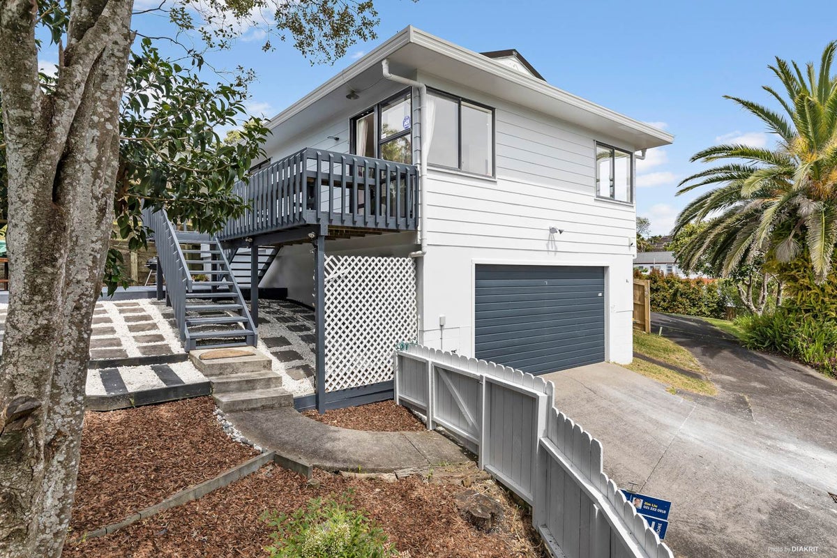1/16 Helicon Place, Totara Vale, Auckland - Carousel 2