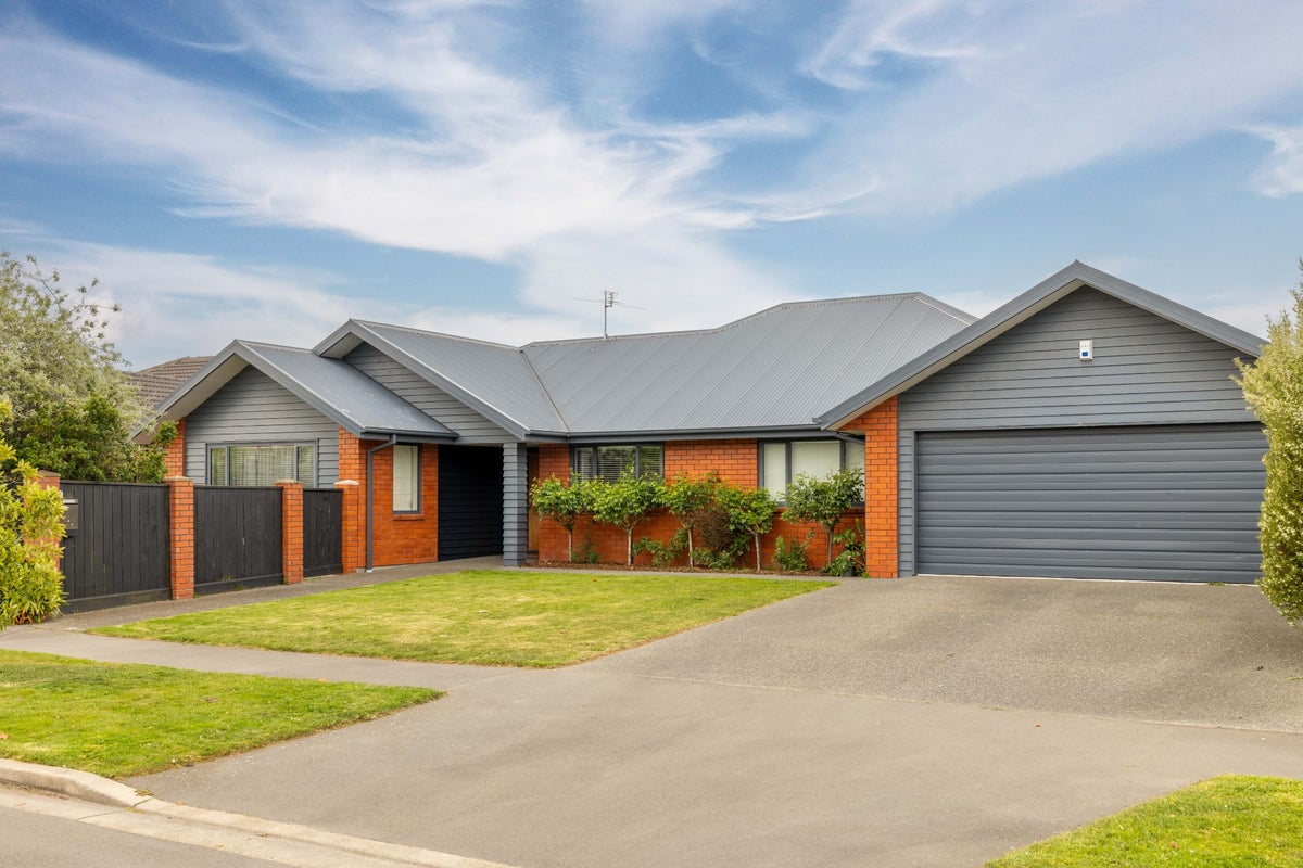 3 Woodhaven Place, Parklands, Christchurch - Carousel 1