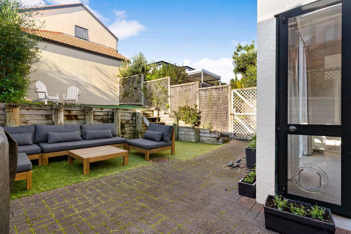 2/22 Rarangi Road, St Heliers, Auckland - Carousel 13