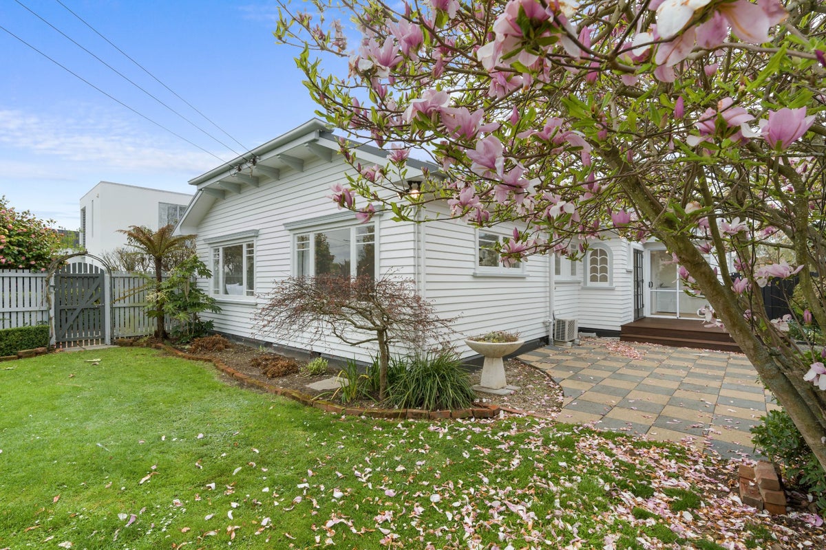 15 Roa Road, Fendalton, Christchurch - Carousel 1