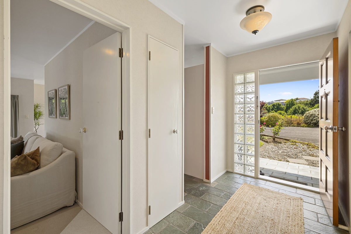 7B Truro Place, Lynmouth, New Plymouth - Carousel 2