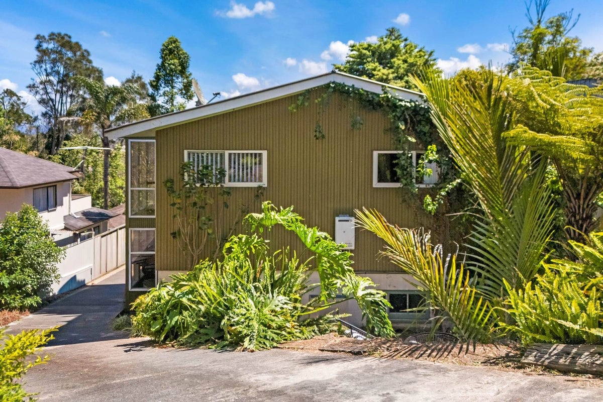 994 East Coast Road, Northcross, Auckland - Carousel 21