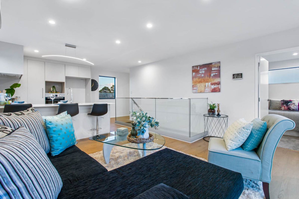 26C Holland Avenue, Point England, Auckland - Carousel 1
