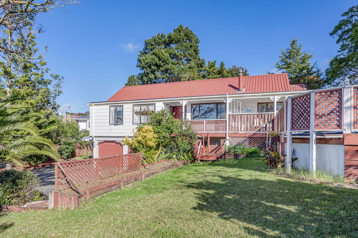 7 Metric Place, Te Atatu South, Auckland - Carousel 2