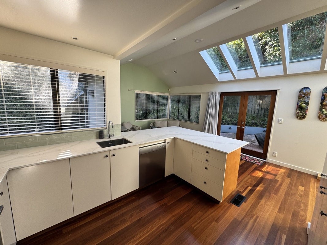 9A Wadestown Road, Wadestown, Wellington - Carousel 2