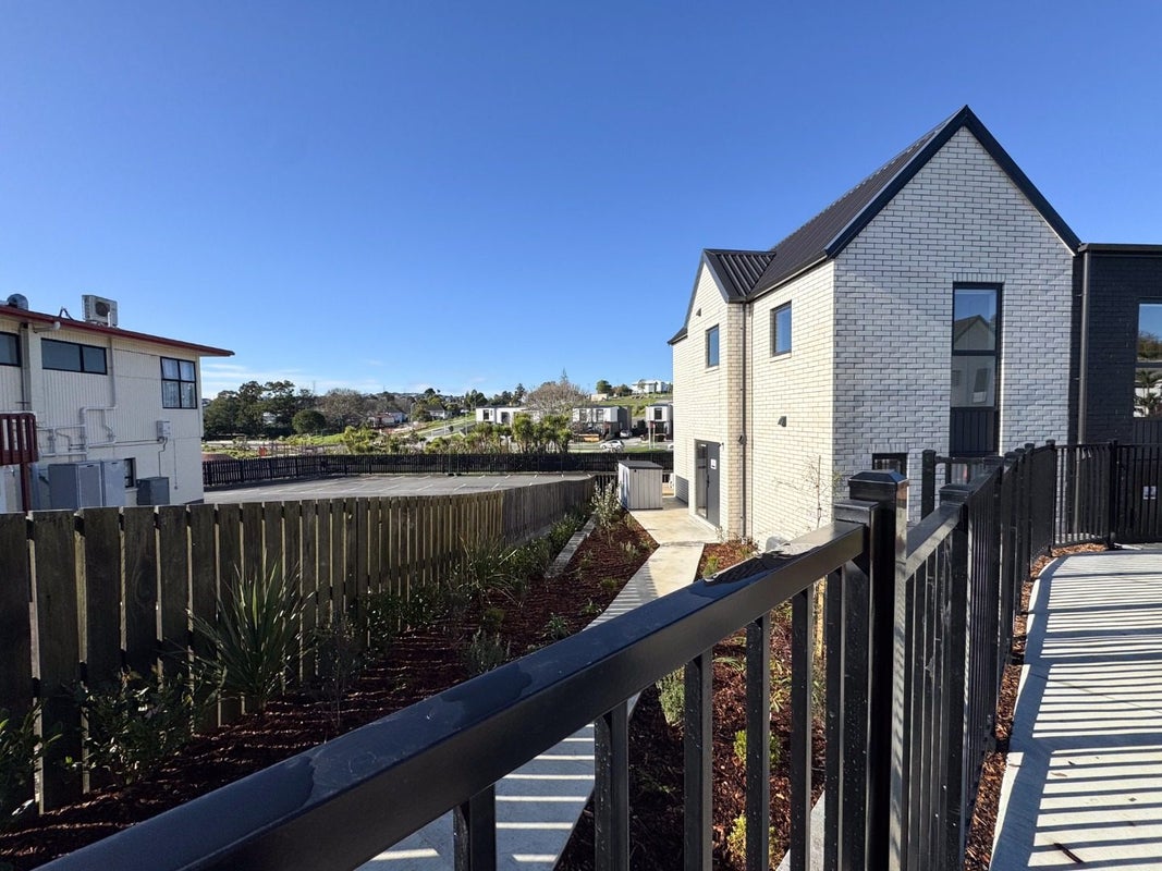 19A Gerbic Place, Mount Roskill, Auckland - Carousel 11