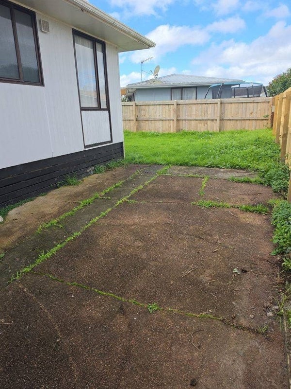 2/88 Parrs Cross Road, Henderson, Auckland - Carousel 14