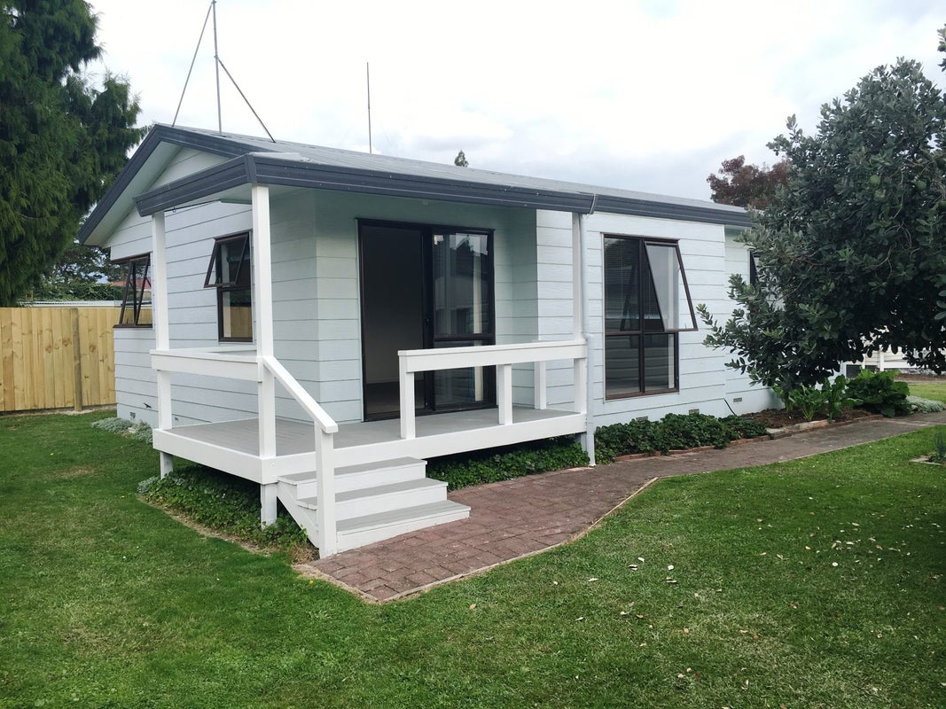 18A Fenwick Crescent, Hillcrest, Hamilton - Carousel 1