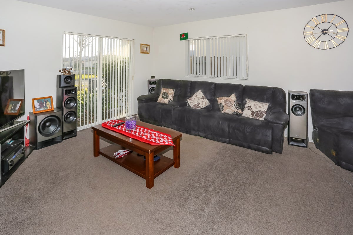 122 Popokatea Drive, Takanini, Auckland - Carousel 2