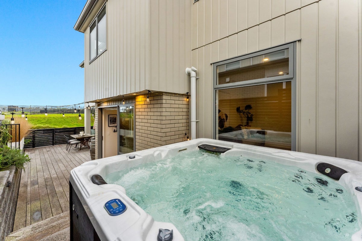 43 Jonah Lomu Drive, Karaka, Papakura - Carousel 1