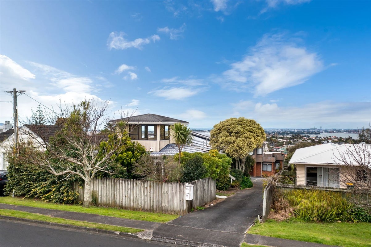 1/86 Ocean View Road, Northcote, North Shore City - Carousel 1