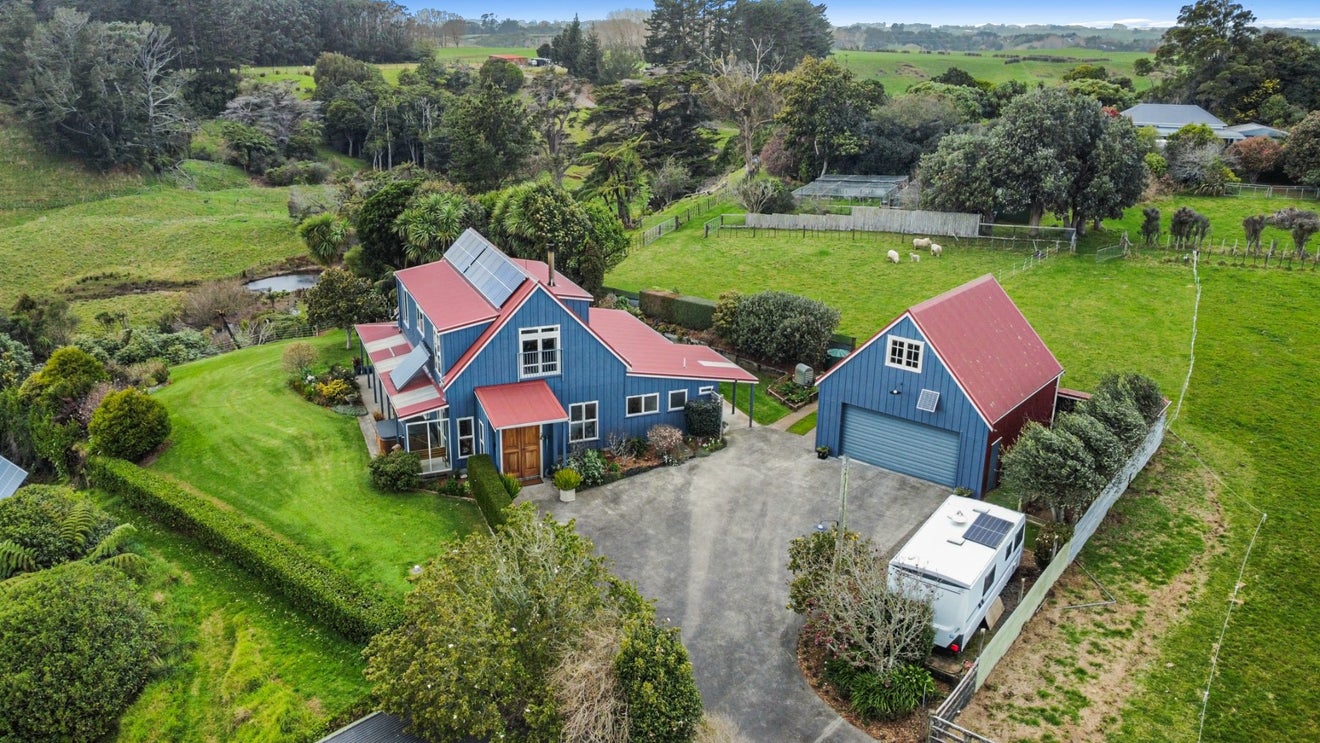 211 Smart Road, Hillsborough, New Plymouth - Carousel 1