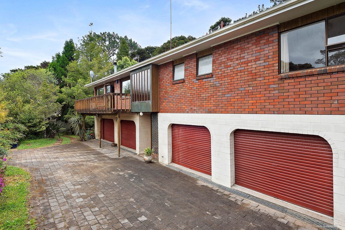 21 Onedin Place, Titirangi, Auckland - Carousel 2