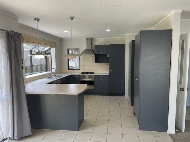 15 Andover Way, Goodwood Heights, Auckland - Carousel 2