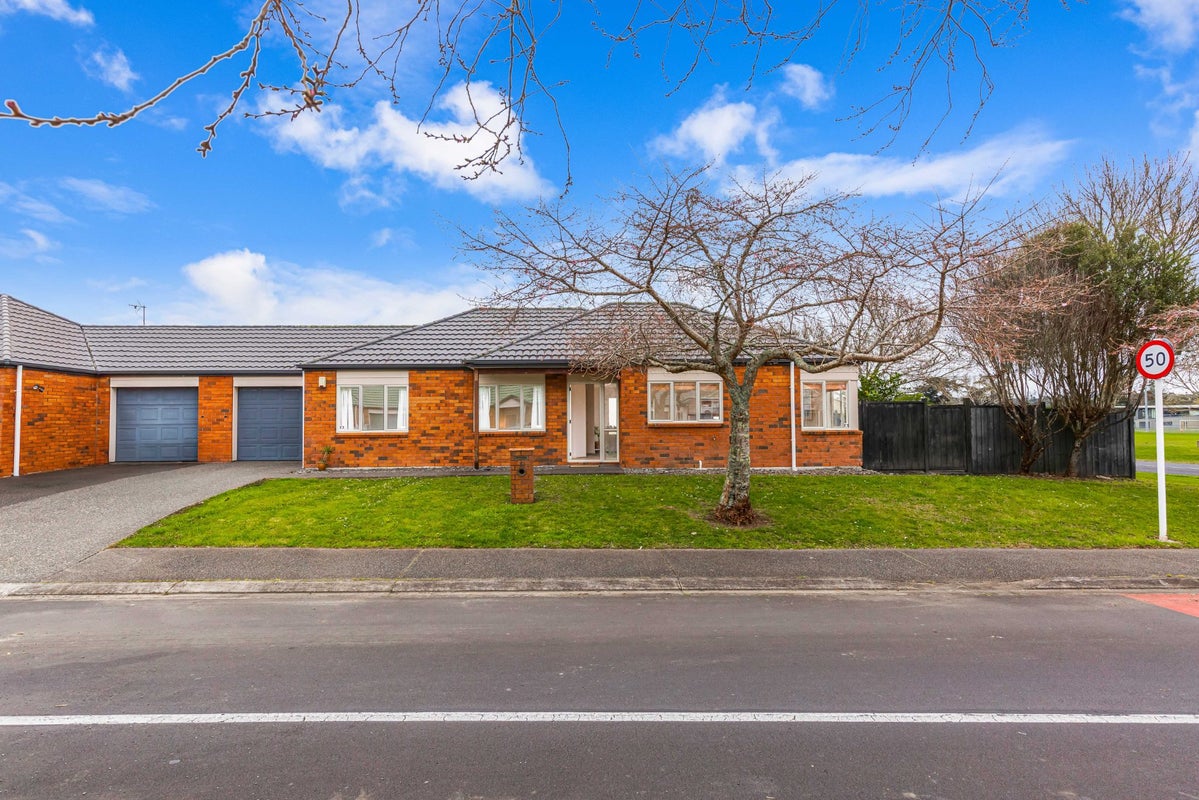 18 Drummond Drive, Ranui, Auckland - Carousel 1