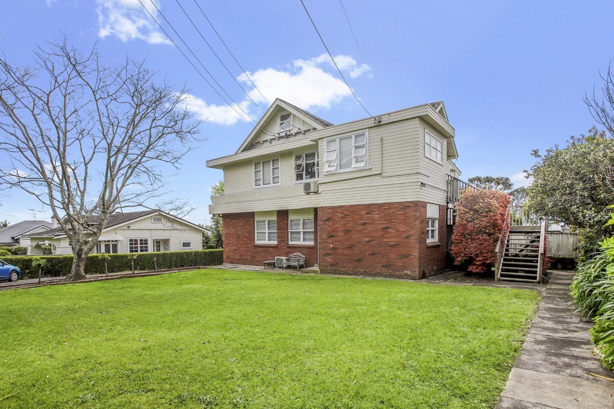 4/79 Western Springs Road, Morningside, Auckland - Carousel 1