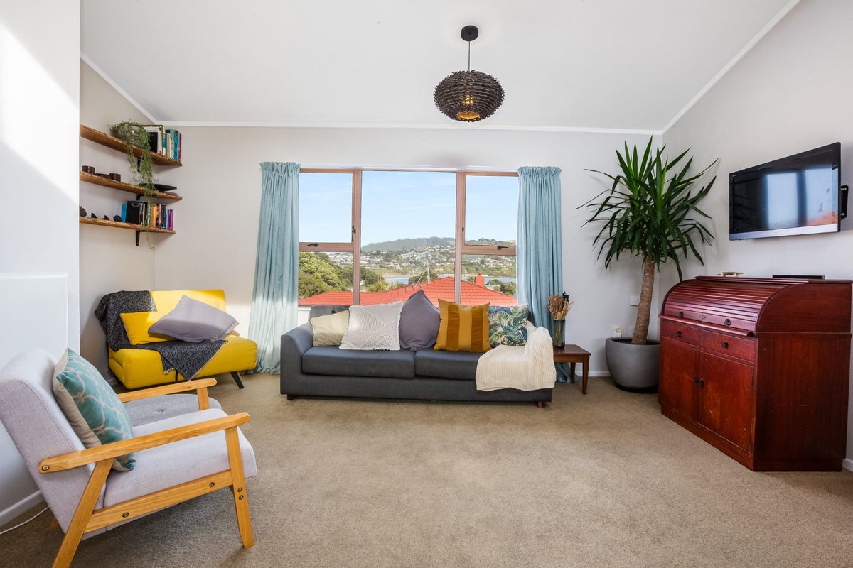4/22 RICHARD ST, TITAHI BAY, PORIRUA - Carousel 1