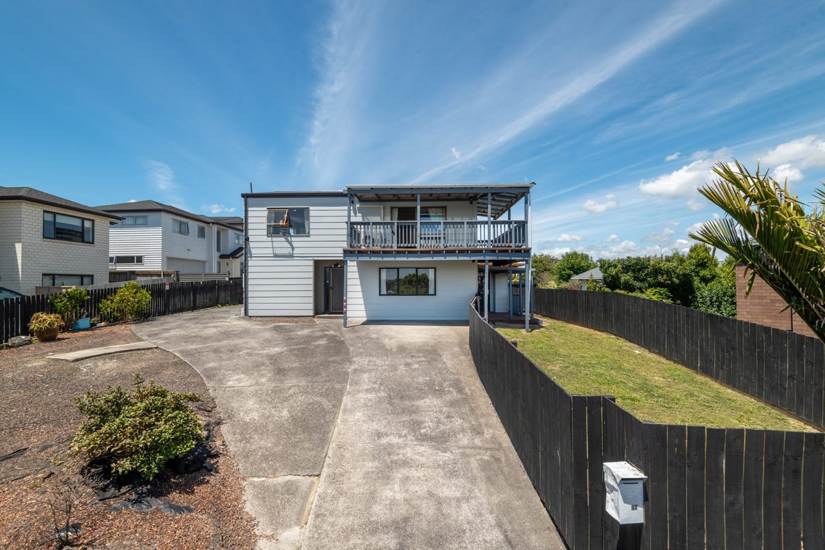 27A Florence Daly Place, Mount Roskill, Auckland - Carousel 2