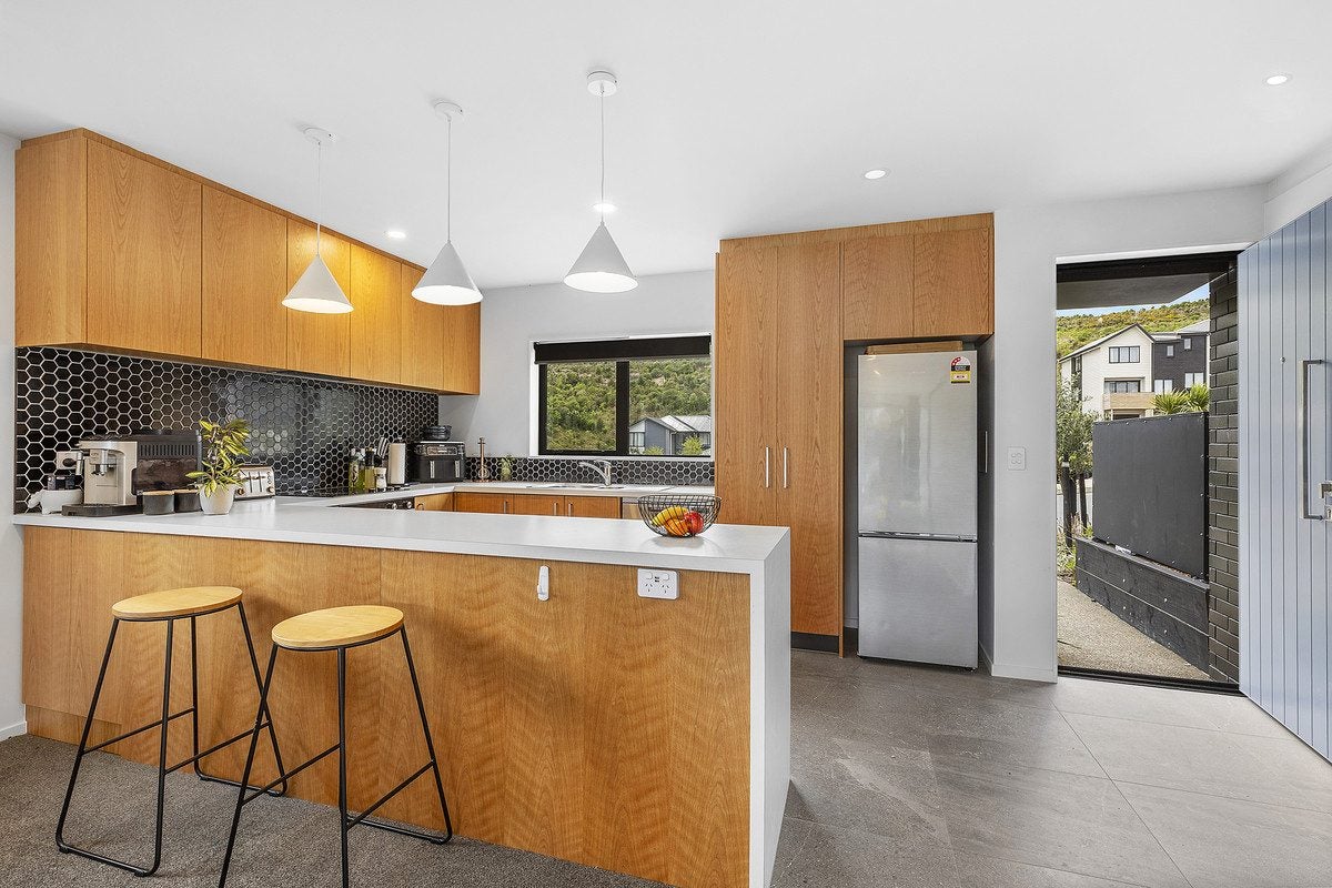 16 Bee Lane, Whitby, Porirua - Carousel 2