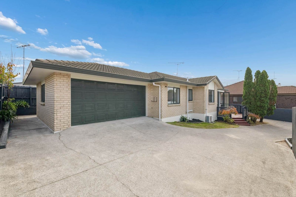 65A Wellington Street, Howick, Auckland - Carousel 2