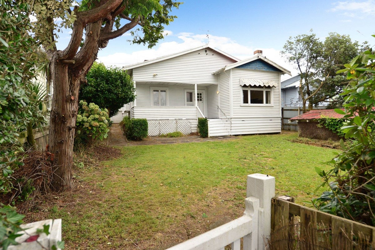 3 Queens Avenue, Frankton, Hamilton - Carousel 1