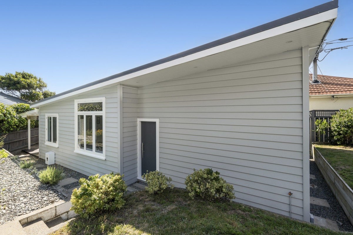 203 Sutherland Road, Lyall Bay, Wellington - Carousel 1