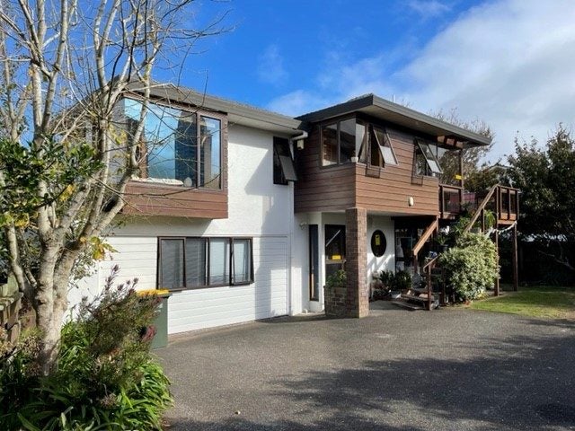 43A Bracken Avenue, Takapuna, Auckland - Carousel 1