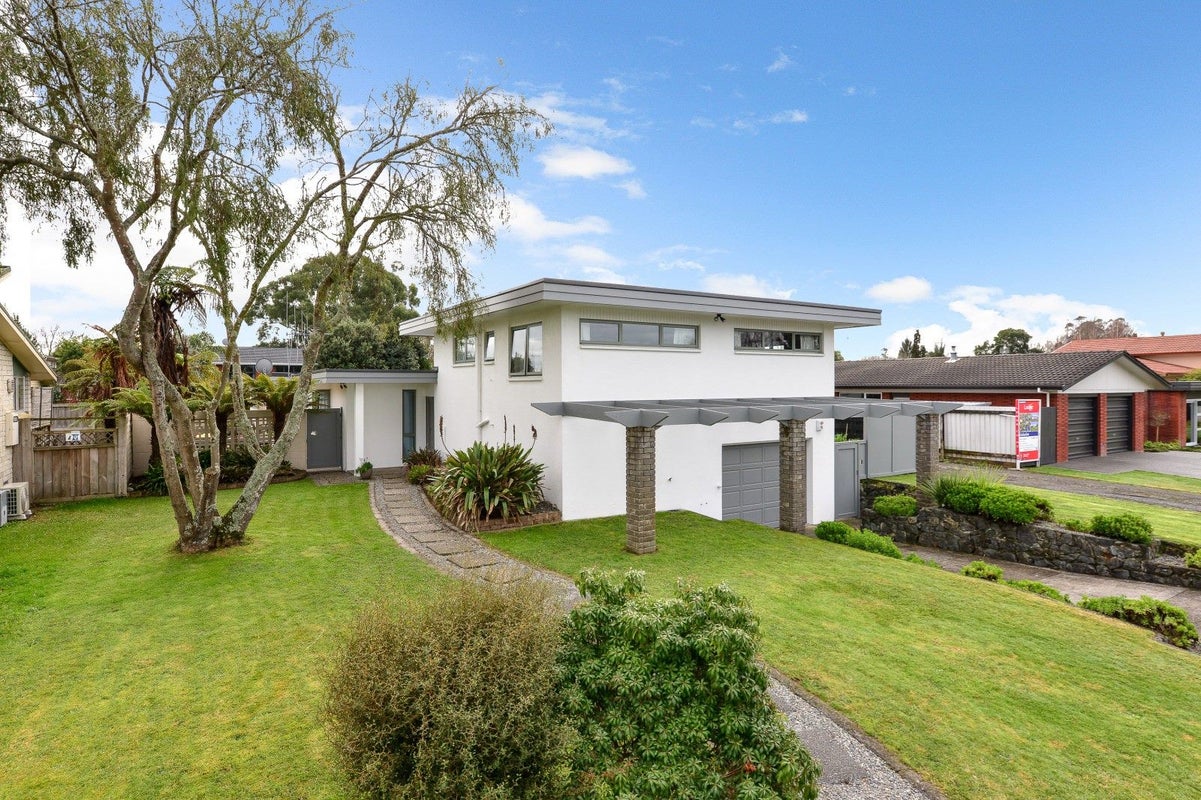37 Glen Lynne Avenue, Queenwood, Hamilton - Carousel 2