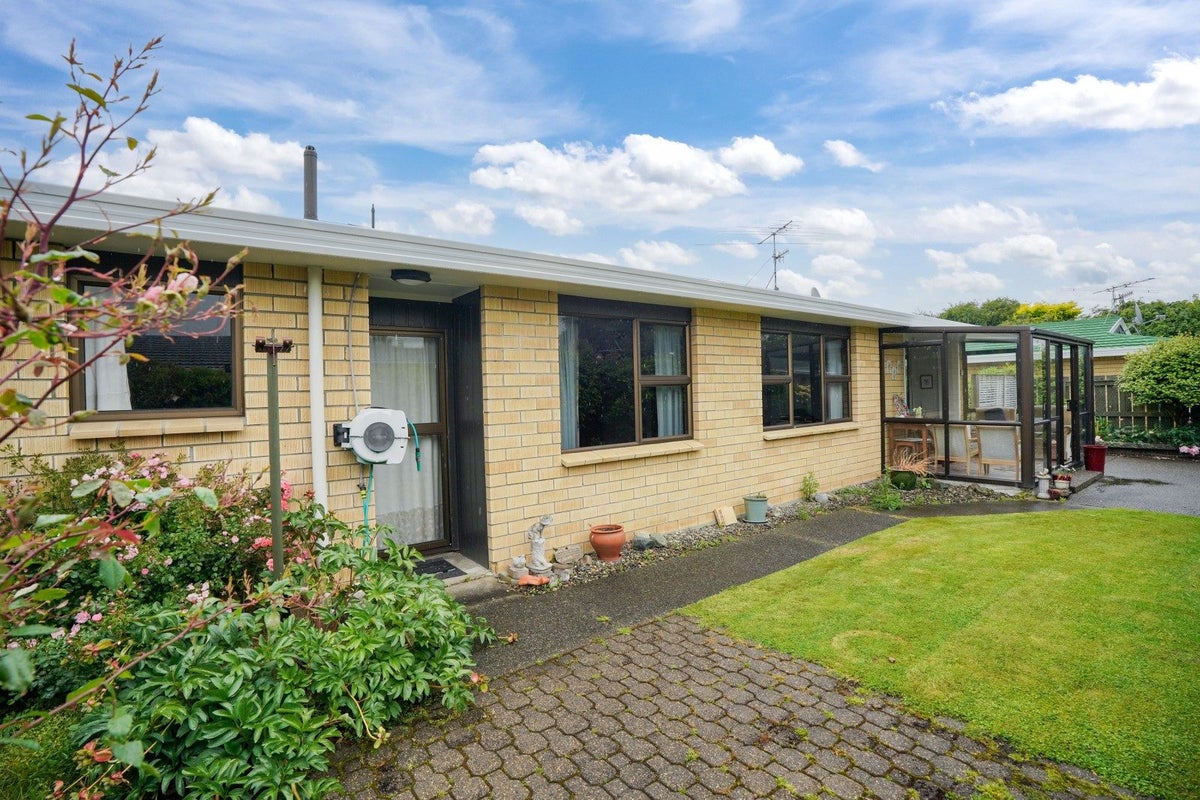 2/17 Dublin Street, Windsor, Invercargill - Carousel 1