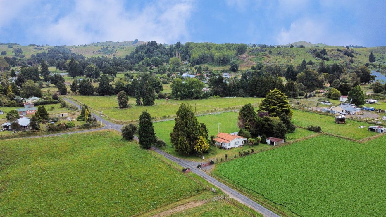 23 Tio Street, Kakahi - Carousel 1